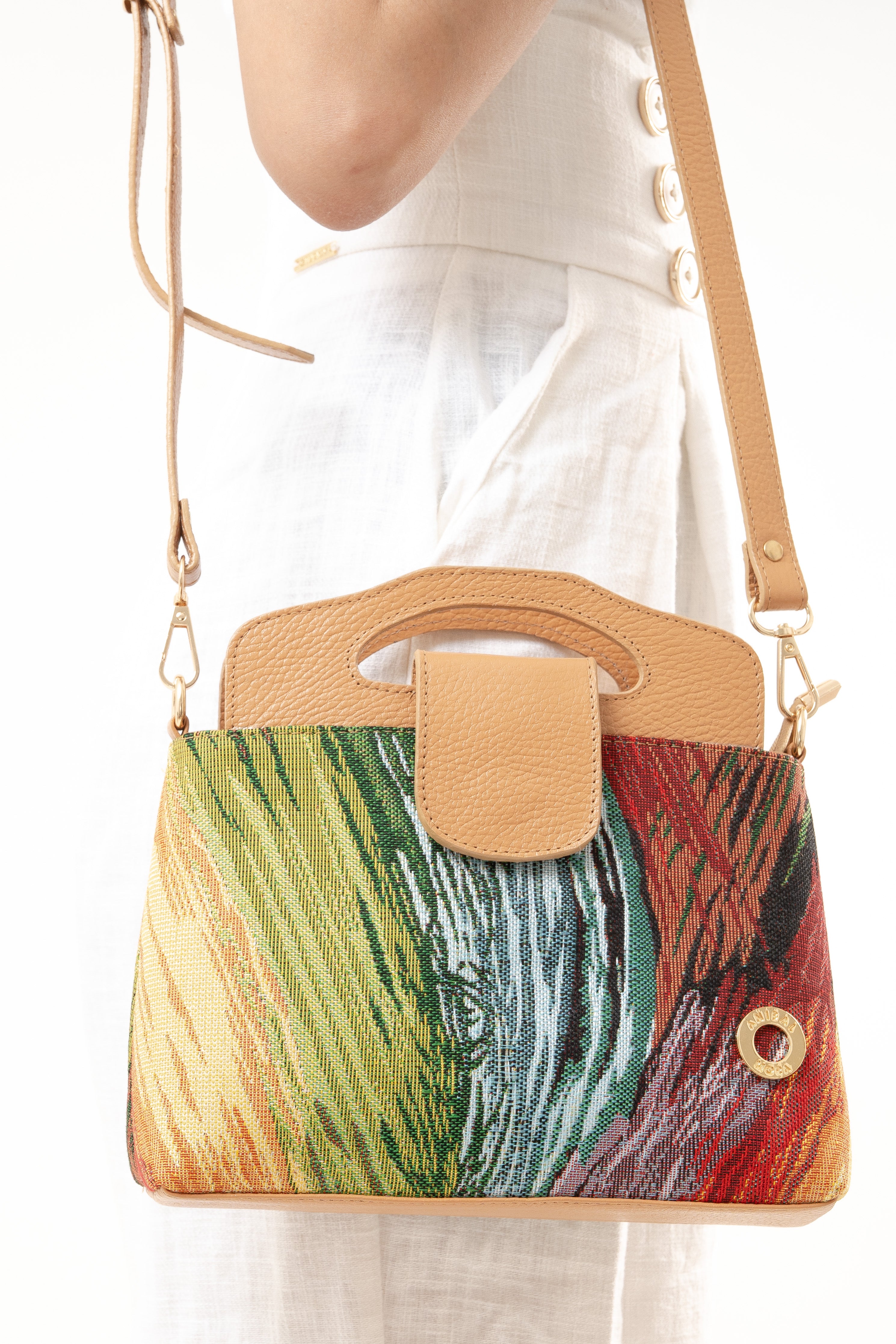 Cálido atardecer miel desierto